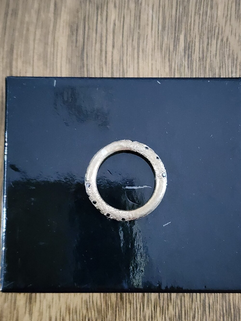 Ring Band With Black Gemstone Layout